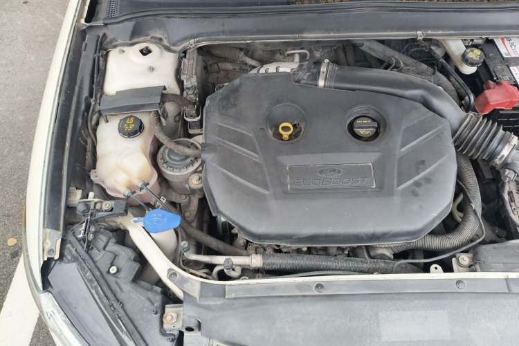 Used Ford Mondeo 2013 2.0L GTDi 200 Fashion Edition Engine Bay Right