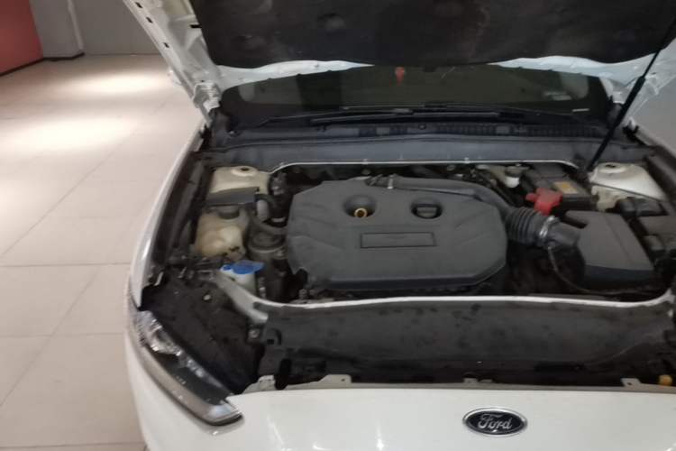 Used Ford Mondeo 2013 2.0L GTDi 200 Fashion Edition Engine Bay Right
