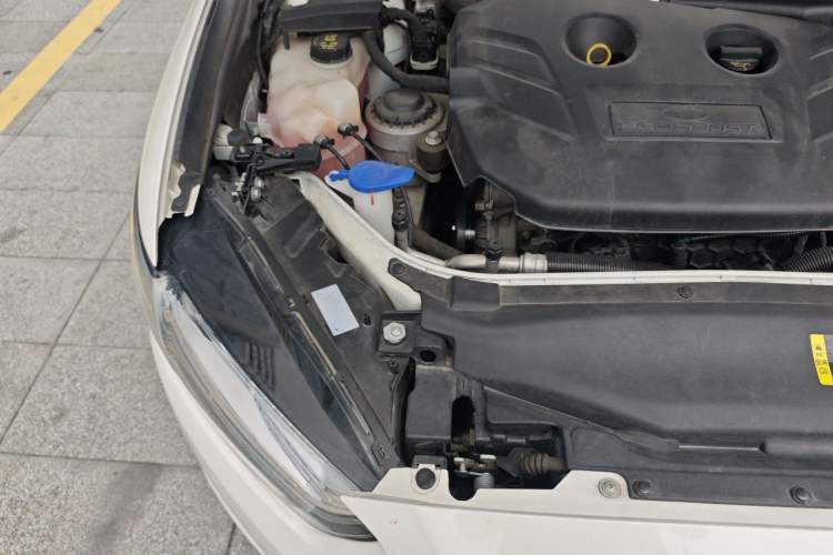 Used Ford Mondeo 2013 2.0L GTDi 200 Luxury Model Engine Bay Right