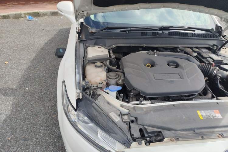 Used Ford Mondeo 2013 2.0L GTDi240 Luxury Sport Model Engine Bay Right