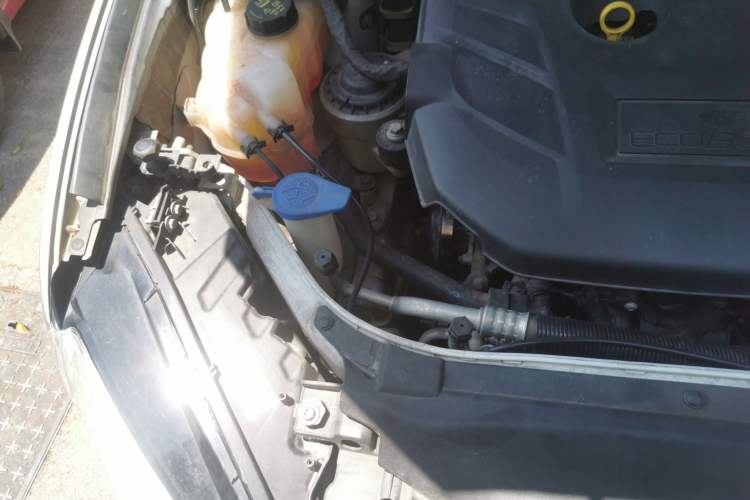 Used Ford Mondeo 2013 2.0L GTDi 200 Luxury Model Engine Bay Right