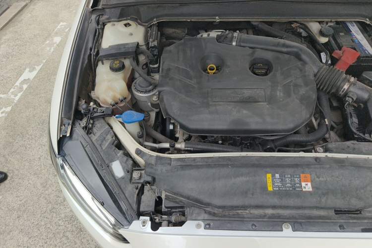 Used Ford Mondeo 2013 2.0L GTDi240 Luxury Sport Model Engine Bay Right