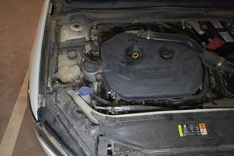 Used Ford Mondeo 2013 2.0L GTDi 200 Luxury Model Engine Bay Right