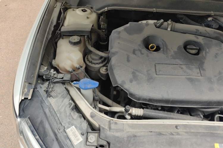 Used Ford Mondeo 2013 2.0L GTDi 200 Luxury Model Engine Bay Right