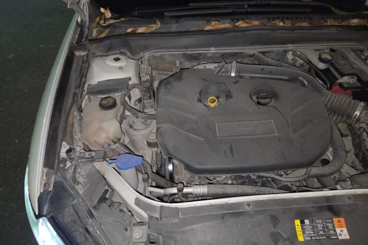 Used Ford Mondeo 2013 2.0L GTDi240 Luxury Sport Model Engine Bay Right
