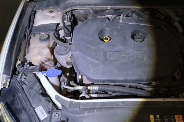 Used Ford Mondeo 2013 2.0L GTDi 200 Luxury Model Engine Bay Right