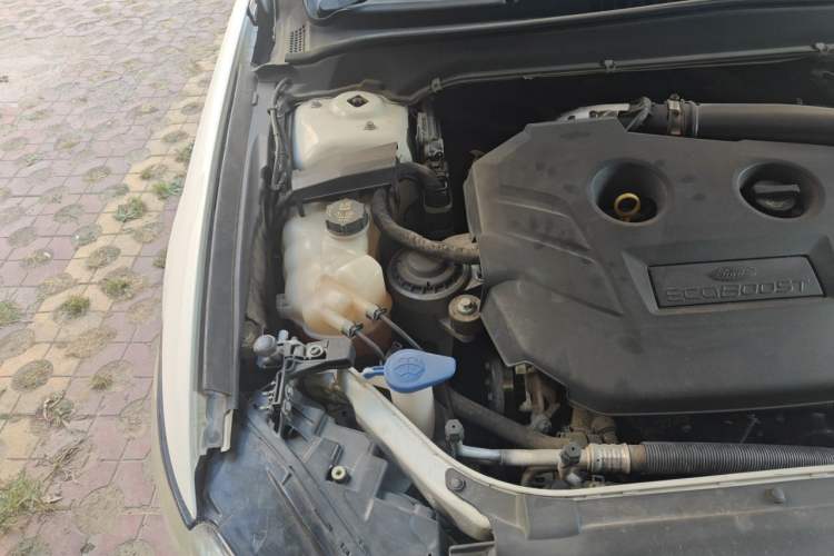Used Ford Mondeo 2013 2.0L GTDi 200 Luxury Model Engine Bay Right