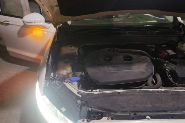 Used Ford Mondeo 2013 2.0L GTDi 200 Luxury Model Engine Bay Right