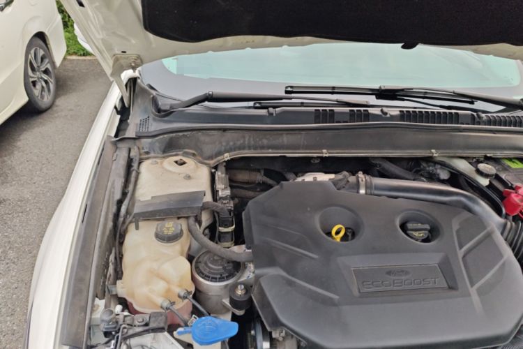 Used Ford Mondeo 2013 2.0L GTDi 200 Fashion Edition Engine Bay Right