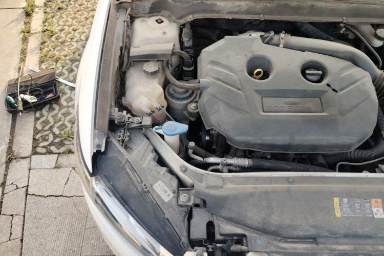 Used Ford Mondeo 2013 2.0L GTDi 200 Fashion Edition Engine Bay Right