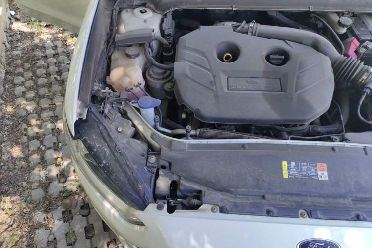Used Ford Mondeo 2013 2.0L GTDi 200 Fashion Edition Engine Bay Right