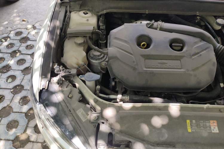 Used Ford Mondeo 2013 2.0L GTDi 200 Fashion Edition Engine Bay Right
