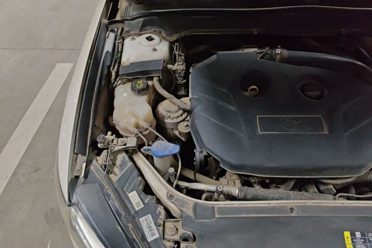 Used Ford Mondeo 2013 2.0L GTDi 200 Luxury Model Engine Bay Right