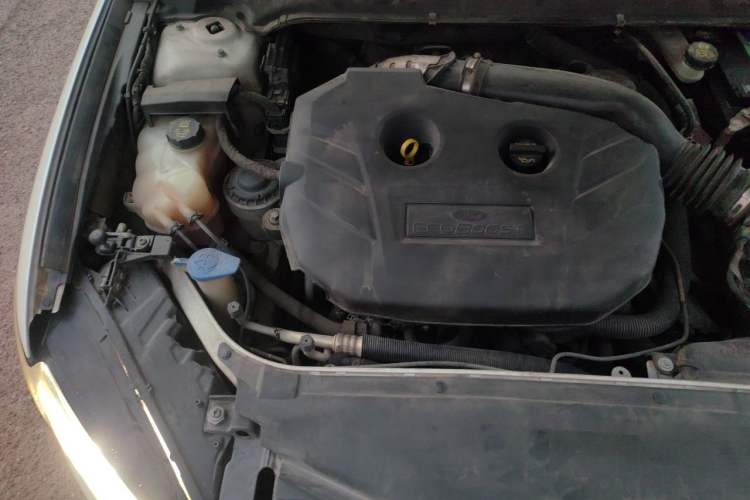 Used Ford Mondeo 2013 2.0L GTDi240 Luxury Sport Model Engine Bay Right