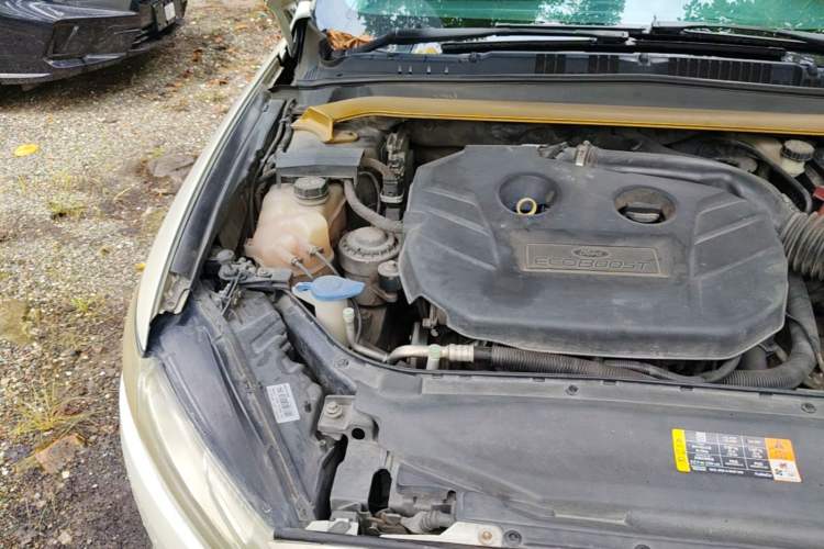 Used Ford Mondeo 2013 2.0L GTDi 200 Luxury Model Engine Bay Right