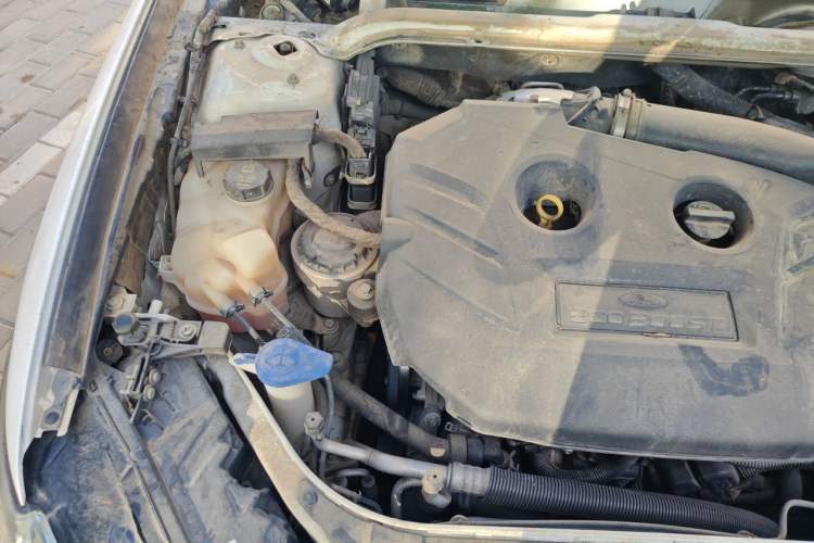 Used Ford Mondeo 2013 2.0L GTDi240 Luxury Sport Model Engine Bay Right