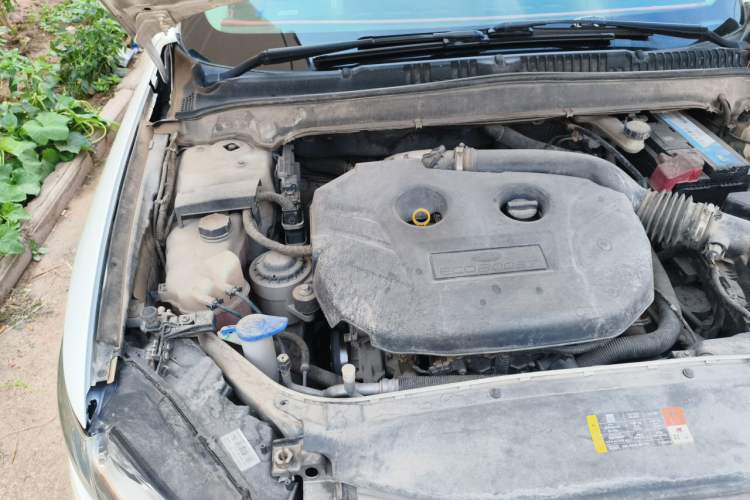 Used Ford Mondeo 2013 2.0L GTDi 200 Luxury Model Engine Bay Right
