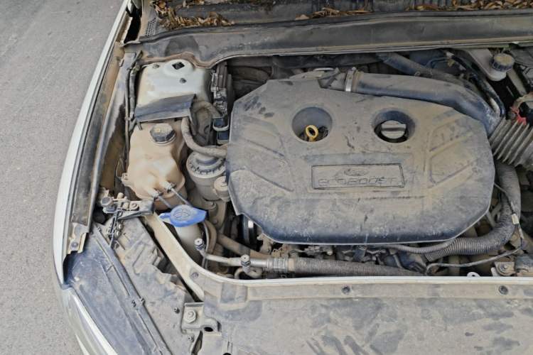 Used Ford Mondeo 2013 2.0L GTDi 200 Luxury Model Engine Bay Right