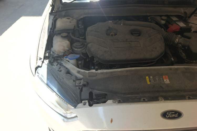 Used Ford Mondeo 2013 2.0L GTDi 200 Fashion Edition Engine Bay Right