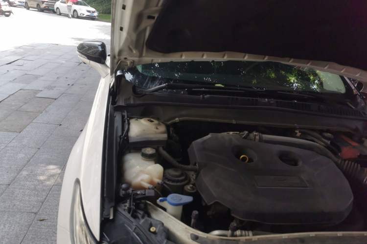 Used Ford Mondeo 2013 2.0L GTDi 200 Fashion Edition Engine Bay Right