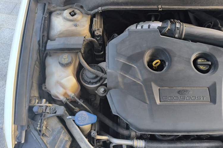 Used Ford Mondeo 2013 2.0L GTDi 200 Luxury Model Engine Bay Right