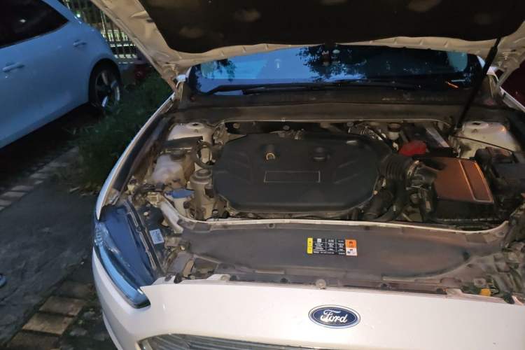 Used Ford Mondeo 2013 2.0L GTDi 200 Fashion Edition Engine Bay Right