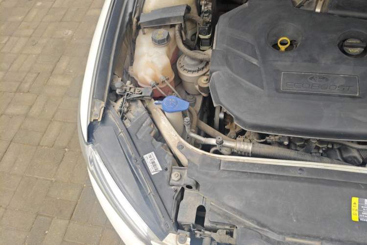 Used Ford Mondeo 2013 2.0L GTDi 200 Luxury Model Engine Bay Right