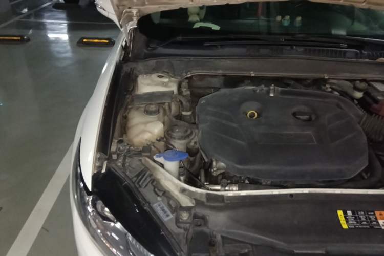 Used Ford Mondeo 2013 2.0L GTDi 200 Luxury Model Engine Bay Right