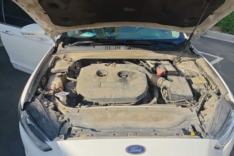 Used Ford Mondeo 2013 2.0L GTDi 200 Fashion Edition Engine Bay Right