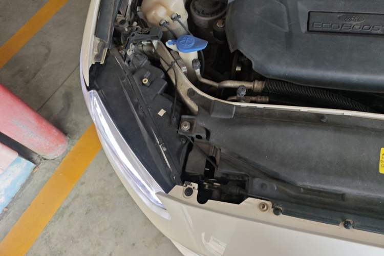 Used Ford Mondeo 2013 2.0L GTDi 200 Fashion Edition Engine Bay Right