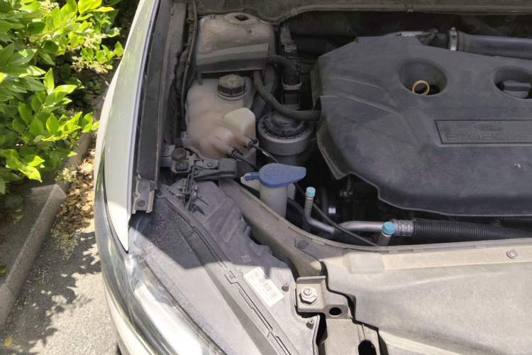 Used Ford Mondeo 2013 2.0L GTDi 200 Luxury Model Engine Bay Right
