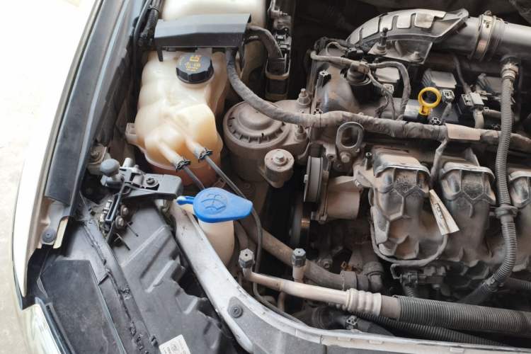 Used Ford Mondeo 2013 2.0L GTDi 200 Luxury Model Engine Bay Right