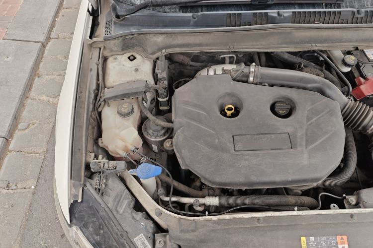 Used Ford Mondeo 2013 2.0L GTDi 200 Luxury Model Engine Bay Right