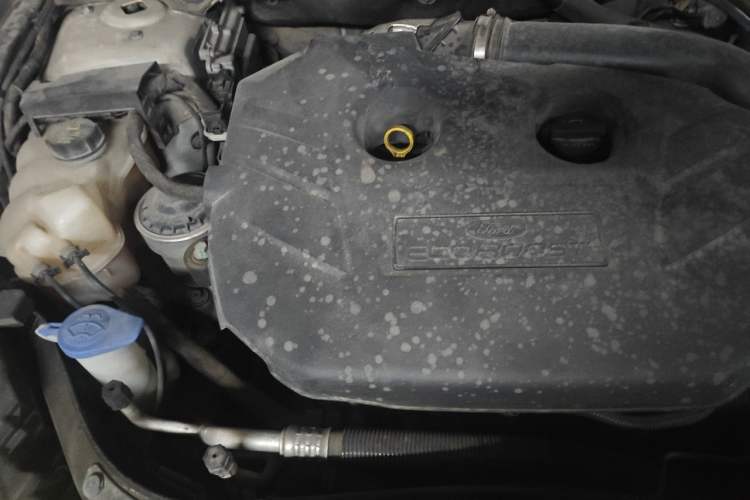 Used Ford Mondeo 2013 2.0L GTDi240 Luxury Sport Model Engine Bay Right