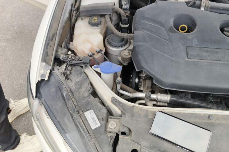 Used Ford Mondeo 2013 2.0L GTDi 200 Luxury Model Engine Bay Right