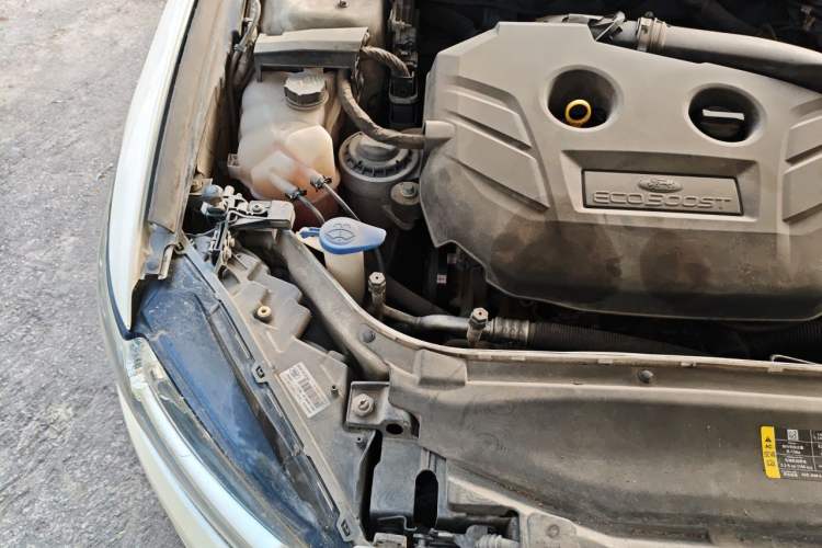 Used Ford Mondeo 2013 2.0L GTDi 200 Fashion Edition Engine Bay Right
