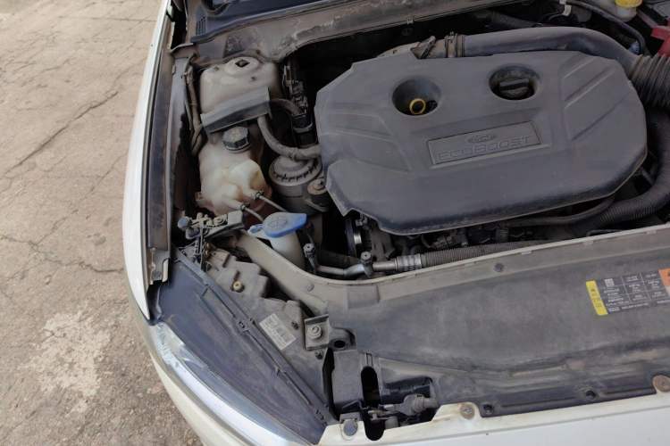 Used Ford Mondeo 2013 2.0L GTDi 200 Fashion Edition Engine Bay Right