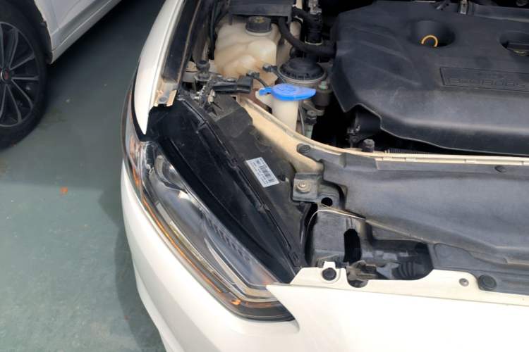 Used Ford Mondeo 2013 2.0L GTDi240 Luxury Sport Model Engine Bay Right