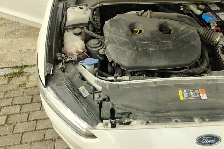 Used Ford Mondeo 2013 2.0L GTDi240 Luxury Sport Model Engine Bay Right