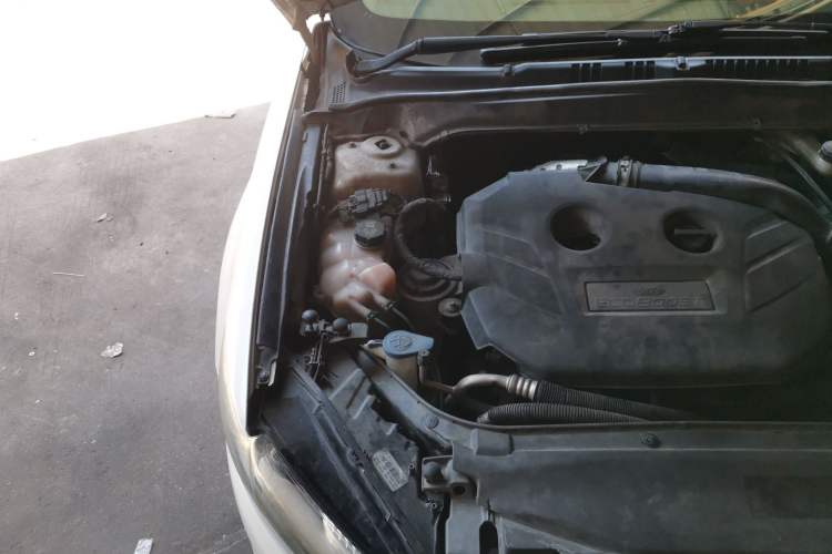 Used Ford Mondeo 2013 2.0L GTDi 200 Luxury Model Engine Bay Right