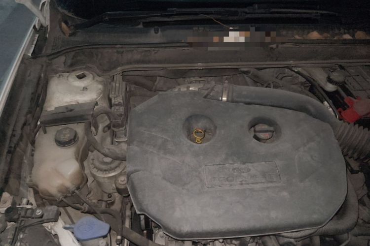 Used Ford Mondeo 2013 2.0L GTDi 200 Luxury Model Engine Bay Right