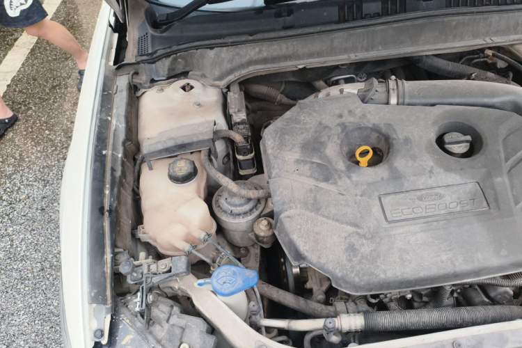 Used Ford Mondeo 2013 2.0L GTDi 200 Fashion Edition Engine Bay Right