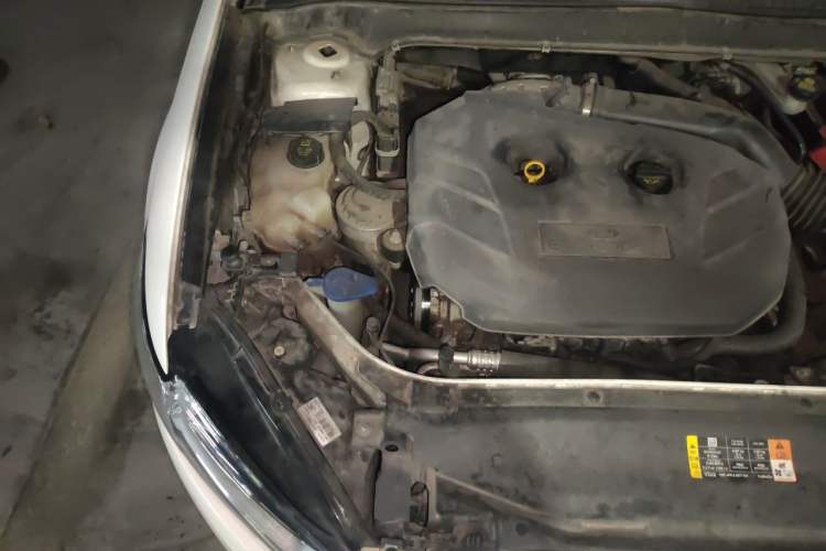 Used Ford Mondeo 2013 2.0L GTDi 200 Fashion Edition Engine Bay Right