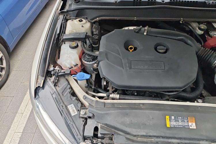 Used Ford Mondeo 2013 2.0L GTDi 200 Luxury Model Engine Bay Right
