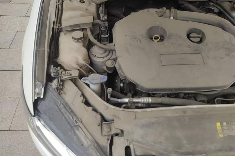 Used Ford Mondeo 2013 2.0L GTDi 200 Luxury Model Engine Bay Right