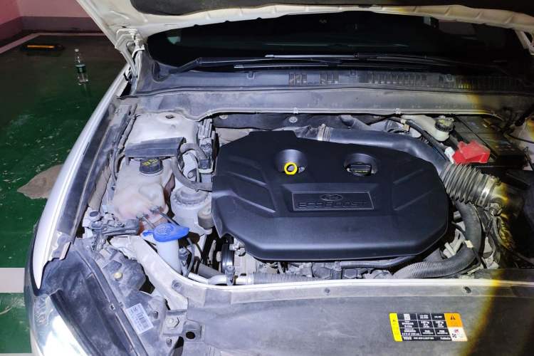 Used Ford Mondeo 2013 2.0L GTDi 200 Fashion Edition Engine Bay Right