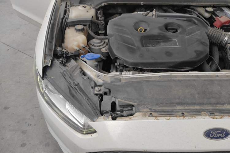 Used Ford Mondeo 2013 2.0L GTDi 200 Luxury Model Engine Bay Right