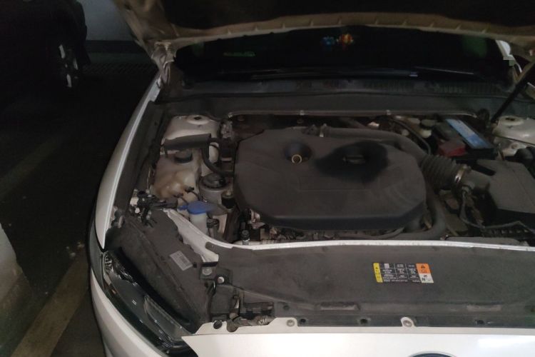 Used Ford Mondeo 2013 2.0L GTDi 200 Luxury Model Engine Bay Right