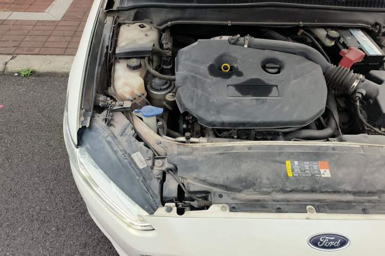 Used Ford Mondeo 2013 2.0L GTDi240 Luxury Sport Model Engine Bay Right