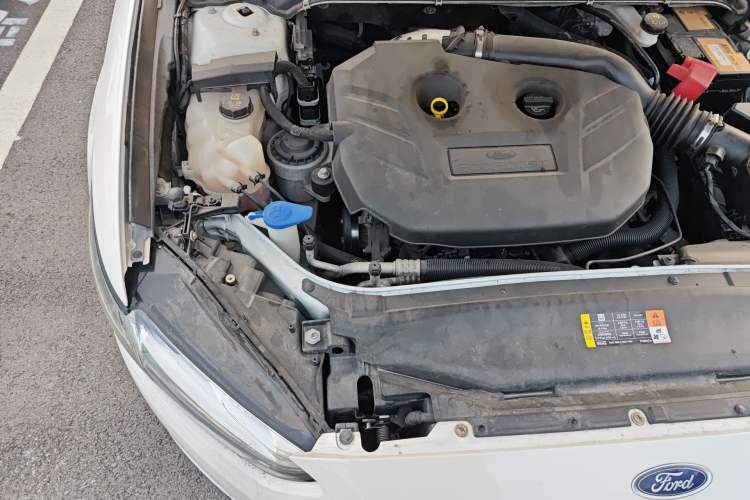 Used Ford Mondeo 2013 2.0L GTDi 200 Fashion Edition Engine Bay Right